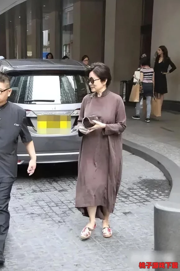 女性角色去掉小内皮肤的软件，网友称其为“游戏美化神器”引发热议