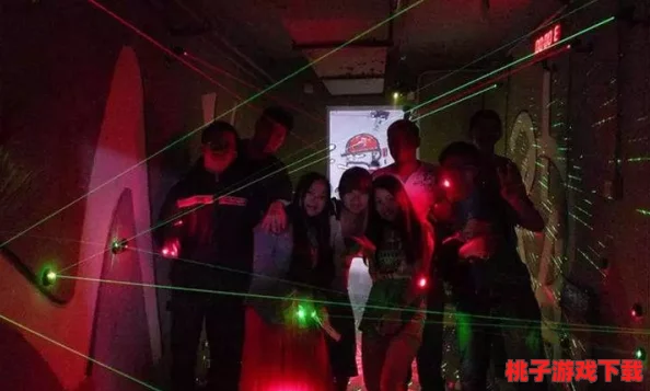 捆绑丝袜团堵觜她嘴呜呜呜,密室逃脱新玩法让你心跳加速