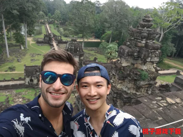 男人和男人一起差差！两位帅哥的异国旅行经历大揭秘