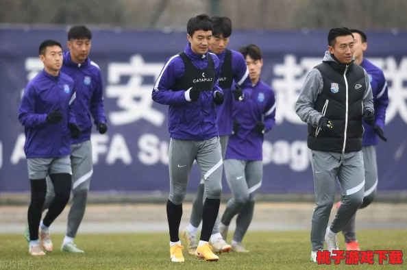 FIFA足球世界：解锁团队荣耀，英雄集结挑战赢取独家超级巨星球员！
