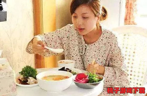 “吃着美食看着面膜，真是一边享受一边下奶爽了韩剧的完美体验！”