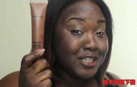亚洲女人初尝黑人巨大，网友称其体验超乎想象，打破了传统观念的限制，令人惊讶与称赞！