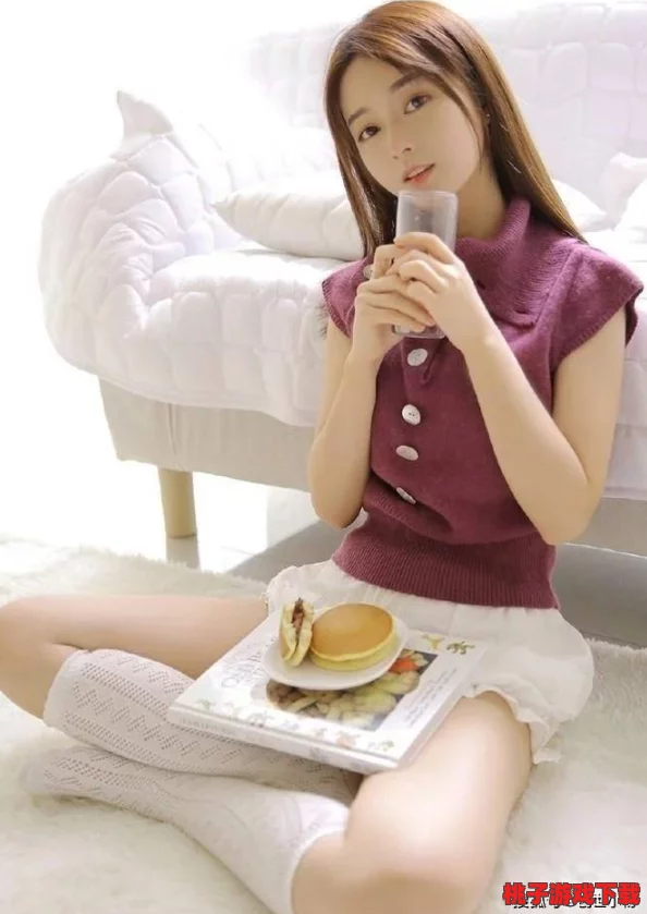 白丝校花 扒开美腿甜美，让人忍不住想要靠近深入理解