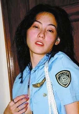 张柏芝下面毛毛很浓密，网友热议：她的自然美丽让人惊艳，真是一个不一样的女神！