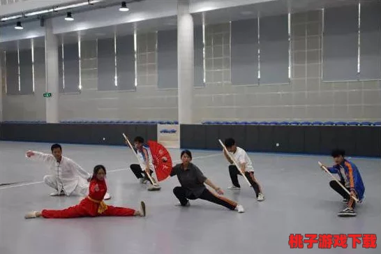 黑土腿法娴熟脚法精湛，惊现新技巧引发全国武术爱好者热议，网友纷纷模仿学习！