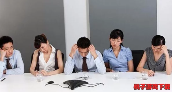 公司酒会王总把我拉进隔断，分析职场社交技巧与人际关系的重要性