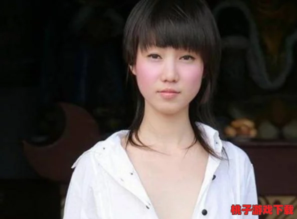 张筱雨双腿分开玉门张开，展现出令人惊艳的舞姿与自信魅力，引发网友热议与讨论