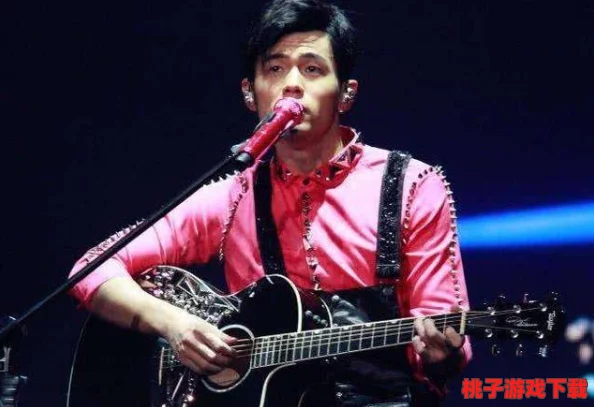 欧美一曲二曲三曲的：知名歌手被曝与音乐制作人绯闻缠身，疑似影响新专辑发行计划