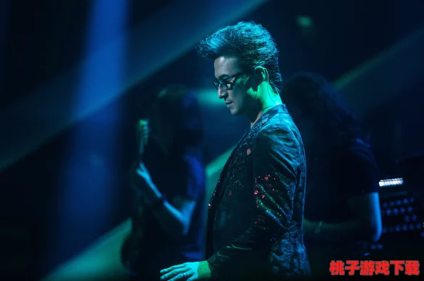 欧美一曲二曲三曲的：知名歌手被曝与音乐制作人绯闻缠身，疑似影响新专辑发行计划