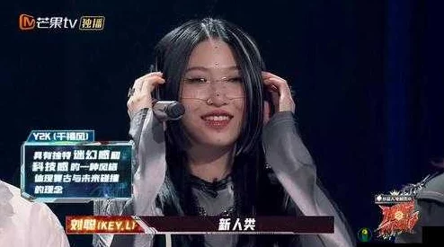 十八岁新疆女rapper主演＂引发热议，她以独特风格征服观众，成为音乐界新星，背后故事震撼人心！