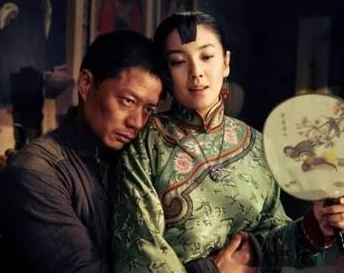 当尔康进入令妃：揭示清宫剧中复杂的情感纠葛与权力斗争，展现历史人物之间微妙的关系变化与心理描写
