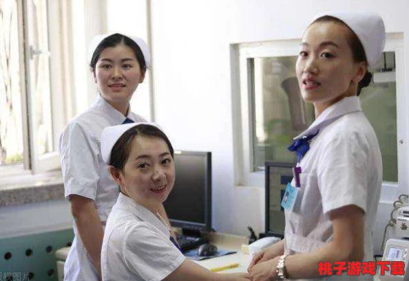放湯的护士bd免费观看：惊人事件曝光，医疗行业潜藏不为人知的黑暗面，引发社会广泛关注与讨论！
