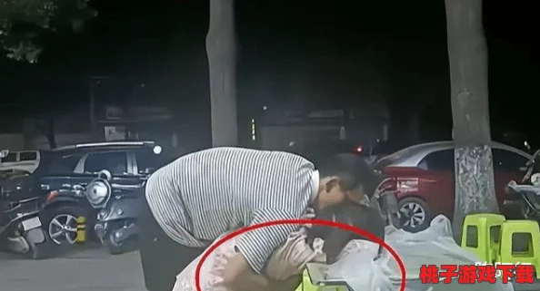 强吻摸下面撕衣脱裤视频软件引发热议，网友惊呼：这样的内容居然能在平台上流传！