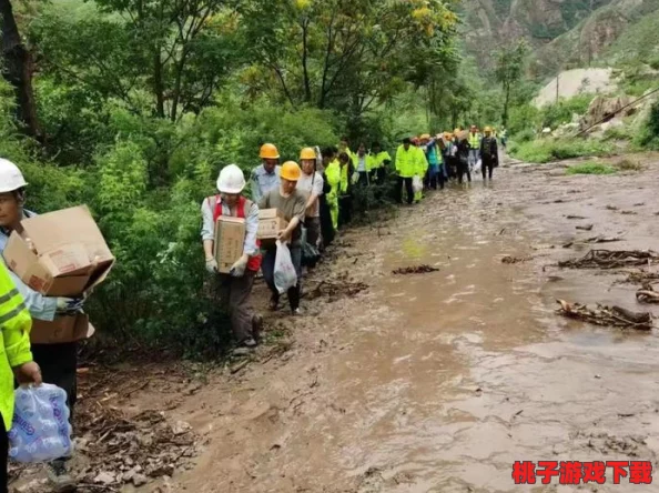 紫云山支线突发重大事故，数十名旅客被困山中，救援行动紧急展开引发广泛关注！