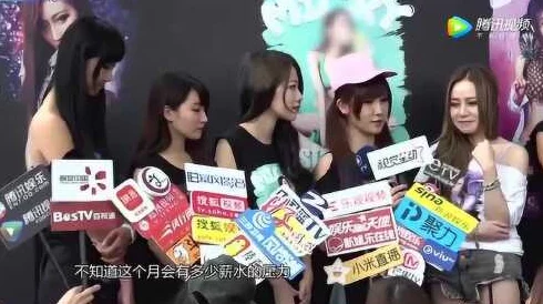 XXXX18每19HD：某明星与网红疑似恋情曝光，粉丝围观现场目击细节曝光
