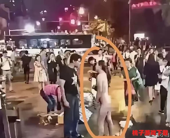 女人扒开跪着打屁股，现场目击者称气氛紧张，引发网友热议与讨论，背后原因令人深思