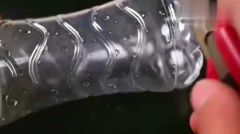 掌握生存技能：从零开始打造一小时人生必备水袋，详细制作步骤与技巧分享